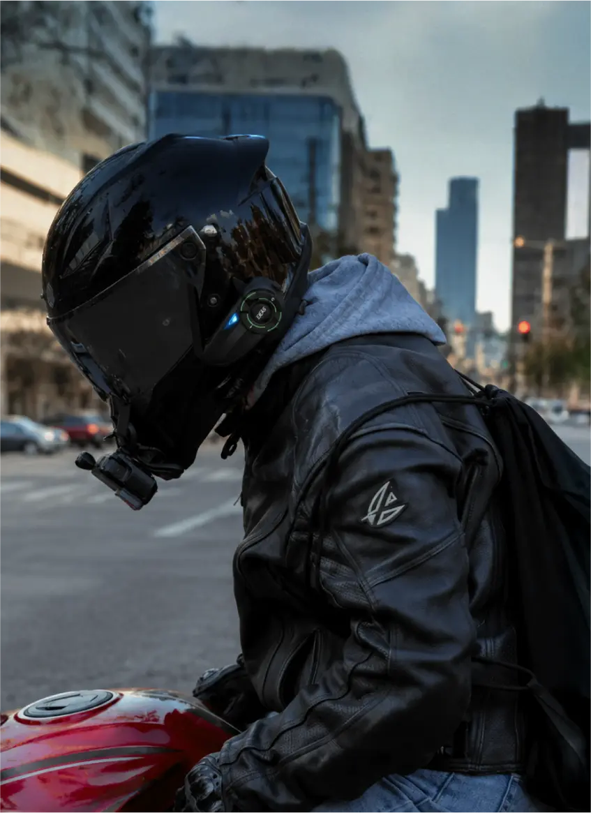 Intercomunicador EJEAS para uso urbano en motocicleta
